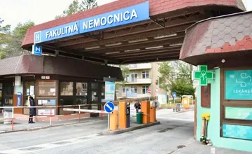 Trenčanov hnevá parkovanie pri Fakultnej nemocnici. Odporúčané parkovisko nestačí, pacienti hovoria o náročnej realite