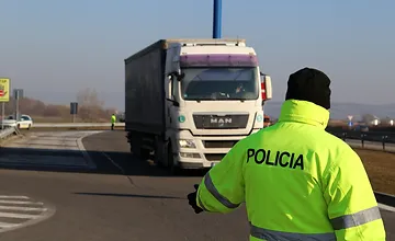 Finančná správa zadržala pri Drietome viac ako 15 ton nelegálneho tabaku, únik na dani presiahol milióny