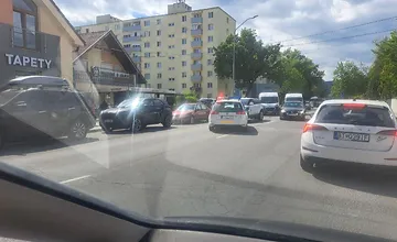 Vodiči, pozor medzi Rybanmi a Dolnými Našticami sa zrazili tri autá a nehoda sa stala aj v Prievidzi na Bojnickej