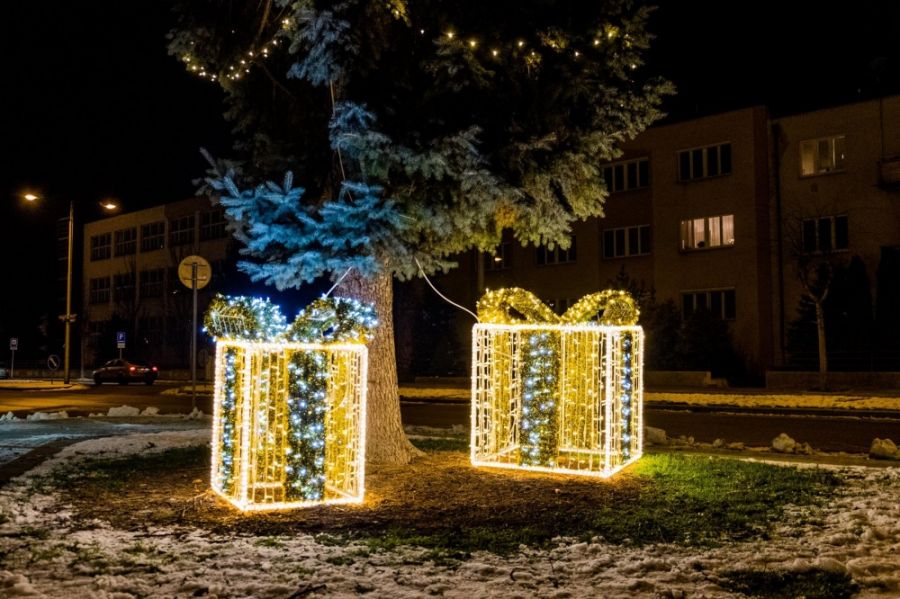 Vianočné svetielka v Trenčíne tento rok oživili mesto inak, pozrite sa ako vyzerá vianočná atmosféra, foto 8