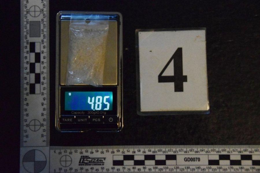 Protidrogová razia v Považskej Bystrici dopadla úspešne, polícia zadržala 4 osoby a metamfetamín, foto 2