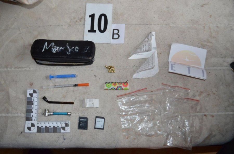 Protidrogová razia v Považskej Bystrici dopadla úspešne, polícia zadržala 4 osoby a metamfetamín, foto 5