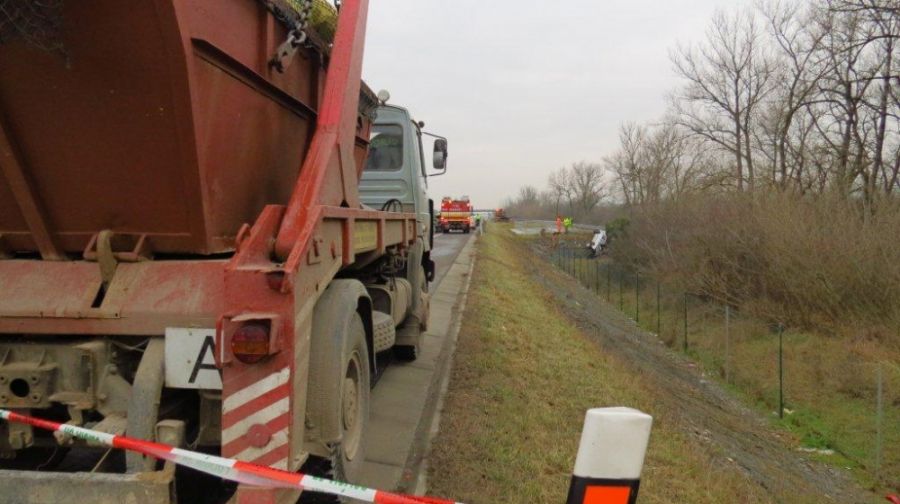 Tragická dopravná nehoda sa stala ráno, 21. 12. na D1 pri Dubnici nad Váhom, zomrel 22-ročný vodič, foto 3