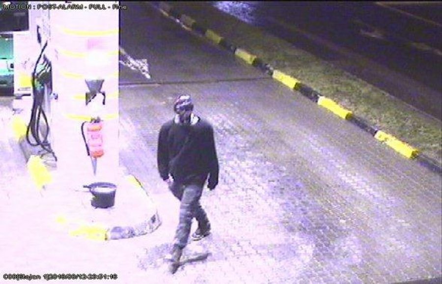 Polícia žiada verejnosť o pomoc pri identifikácii páchateľa lúpeže na benzínke v Bánovciach, foto 2