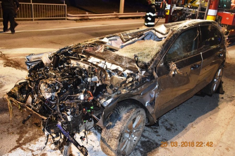Po naháňačke na diaľnici pokračoval v rýchlej jazde a havaroval, 26-ročný vodič zahynul na mieste, foto 2