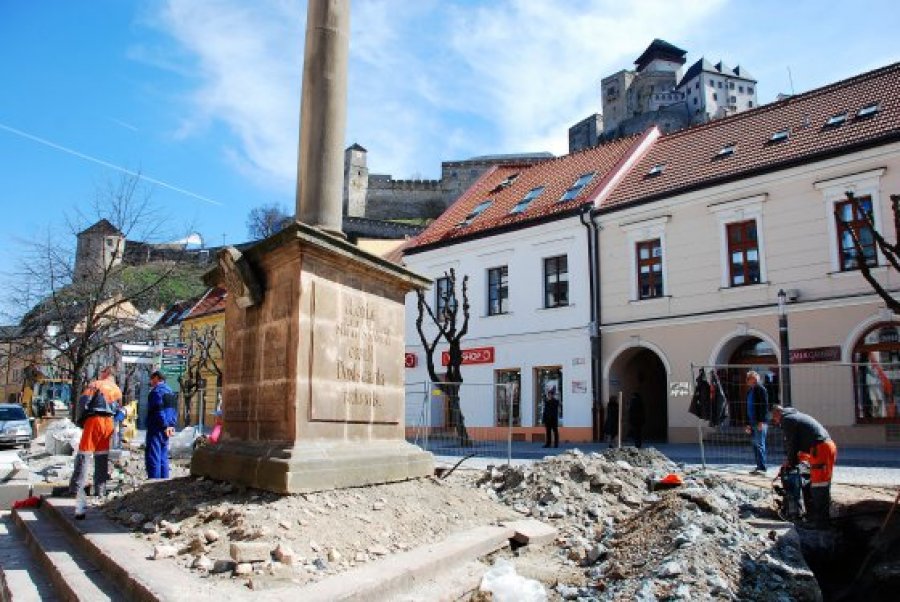 Práce na rekonštrukcii Mierového námestia sa blížia ku koncu, dokonca už funguje aj nové osvetlenie, foto 8