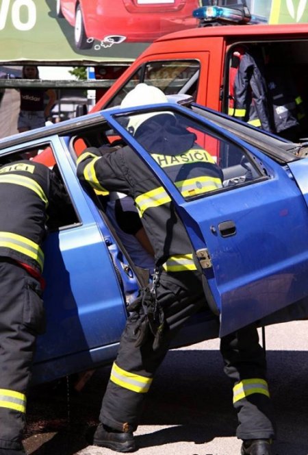 V Bánovciach nad Bebravou sa konal už 7. ročník hasičskej súťaže s názvom Železný hasič, foto 1