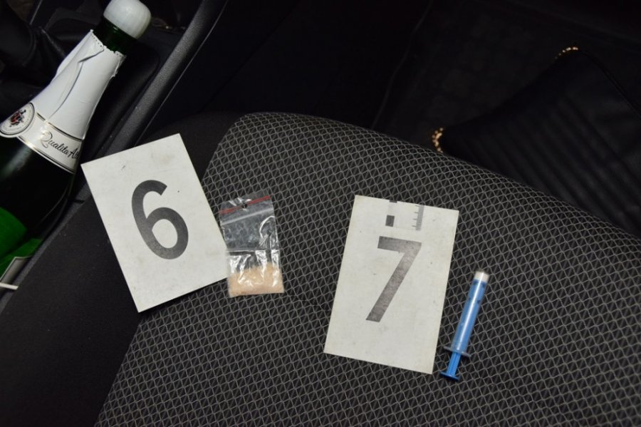 Nepoučiteľnú dílerku drog zadržali aj s pervitínom v hodnote 450 eur v Novej Dubnici, foto 3