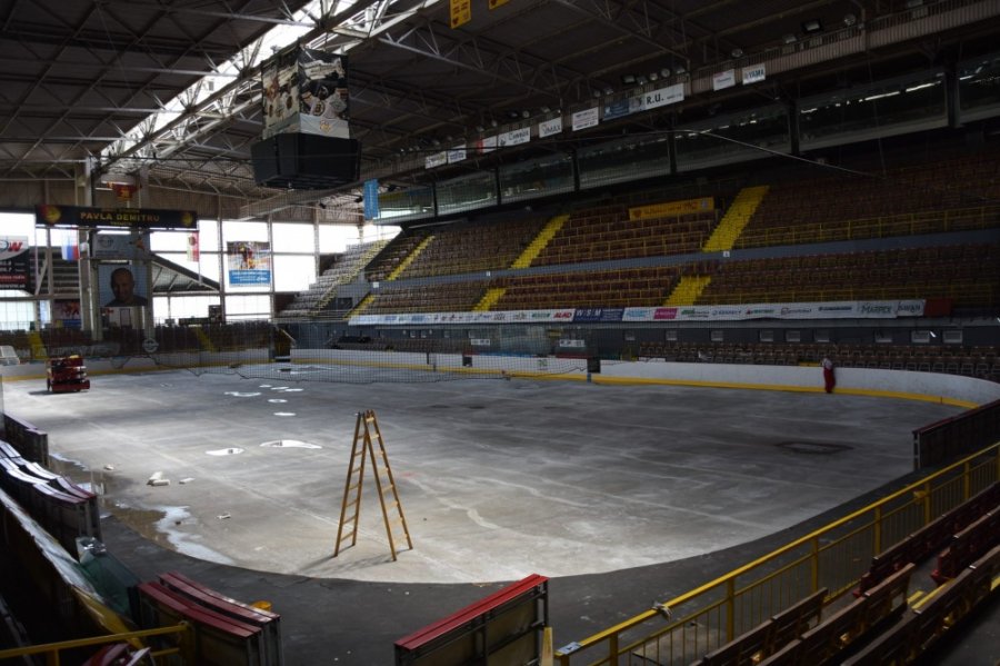Mesto Trenčín obnovuje chladiarenské zariadenie Zimného štadiónu P. Demitru po viac ako 20 rokoch, foto 1