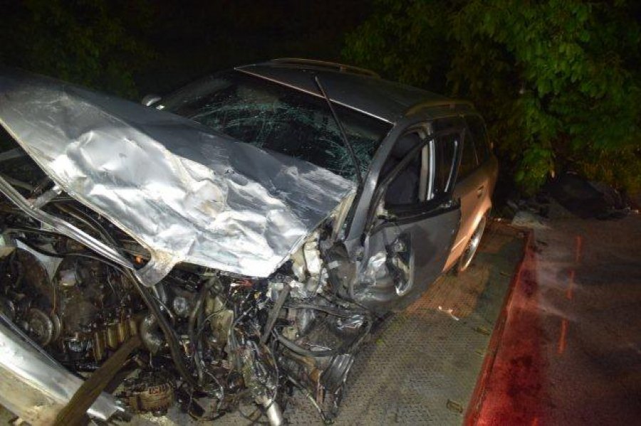 Pri nehode počas piatkovej noci zahynul 38-ročný vodič, zraneniam podľahol na mieste nehody, foto 3