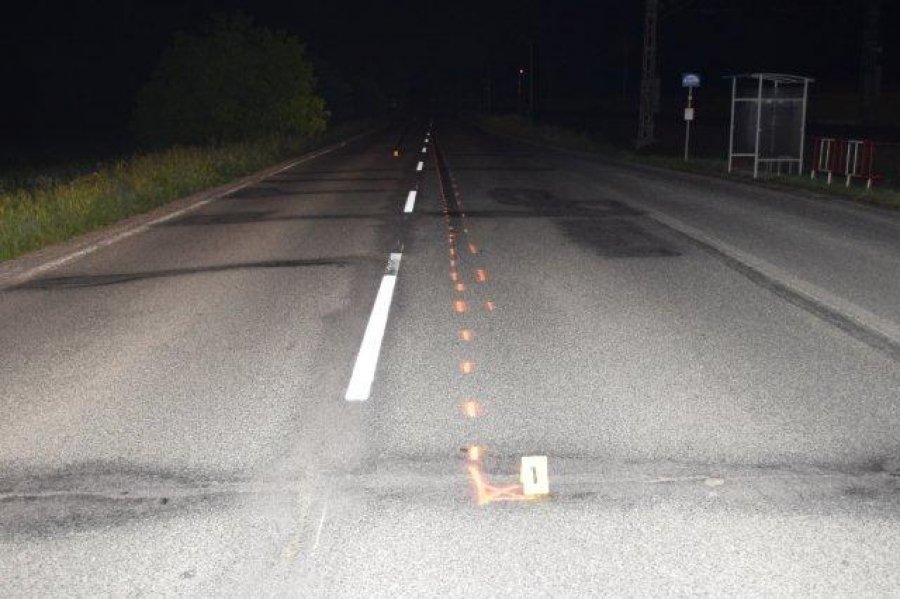 Pri nehode počas piatkovej noci zahynul 38-ročný vodič, zraneniam podľahol na mieste nehody, foto 4