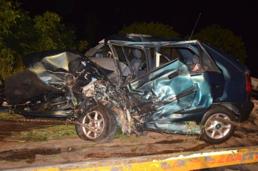 Pri nehode počas piatkovej noci zahynul 38-ročný vodič, zraneniam podľahol na mieste nehody, foto 5