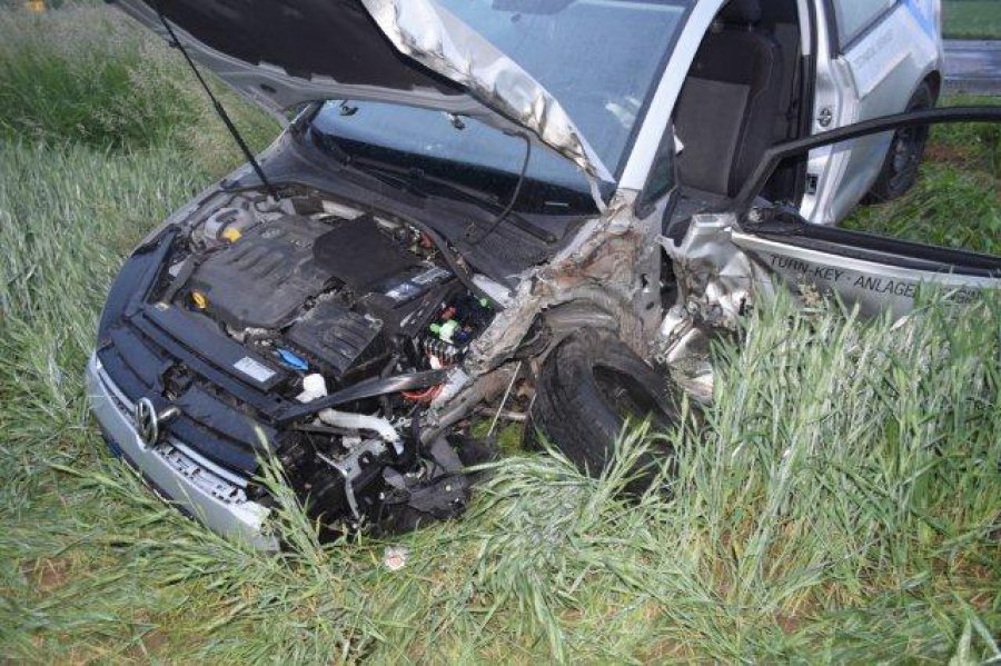 67-ročný vodič zahynul pri sobotnej zrážke troch áut neďaleko obce Trenčianske Stankovice, foto 2