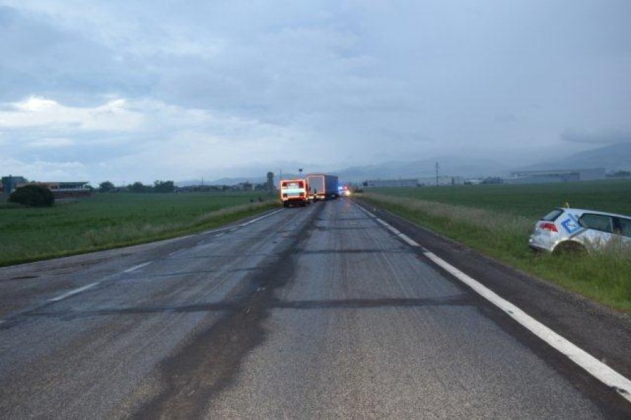 67-ročný vodič zahynul pri sobotnej zrážke troch áut neďaleko obce Trenčianske Stankovice, foto 3