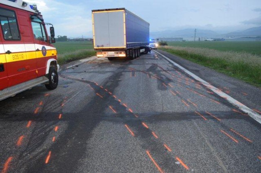 67-ročný vodič zahynul pri sobotnej zrážke troch áut neďaleko obce Trenčianske Stankovice, foto 4