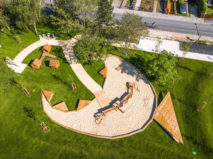 Mestská časť Stred sa už čoskoro bude tešiť z nového detského ihriska, otvoria ho už 1. júna, foto 17