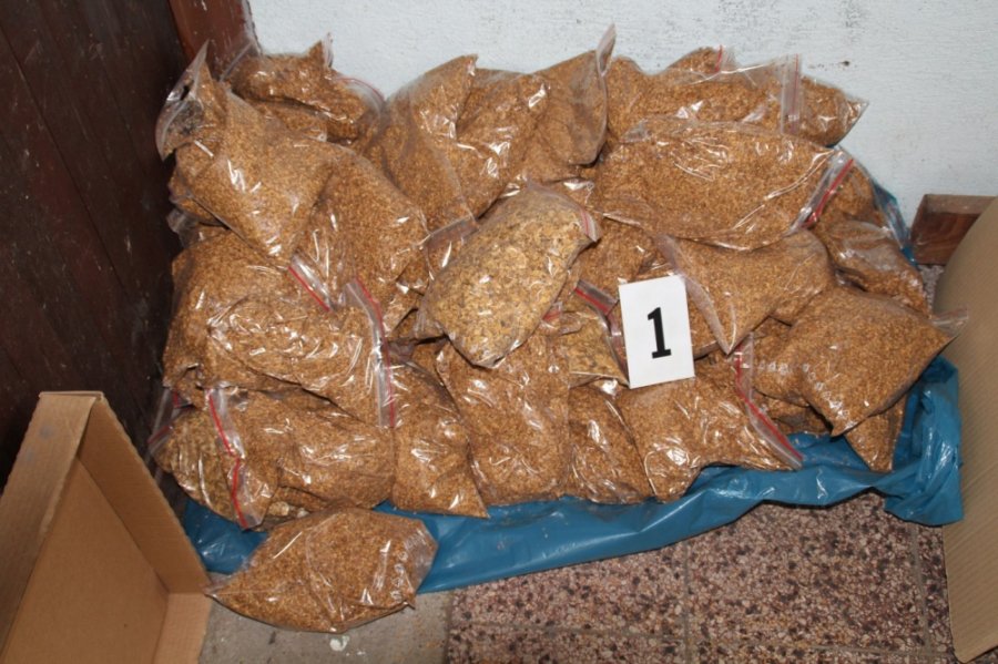 Veľké množstvo nelegálnych tabakových výrobkov zadržali colníci v Bánovciach nad Bebravou, foto 2