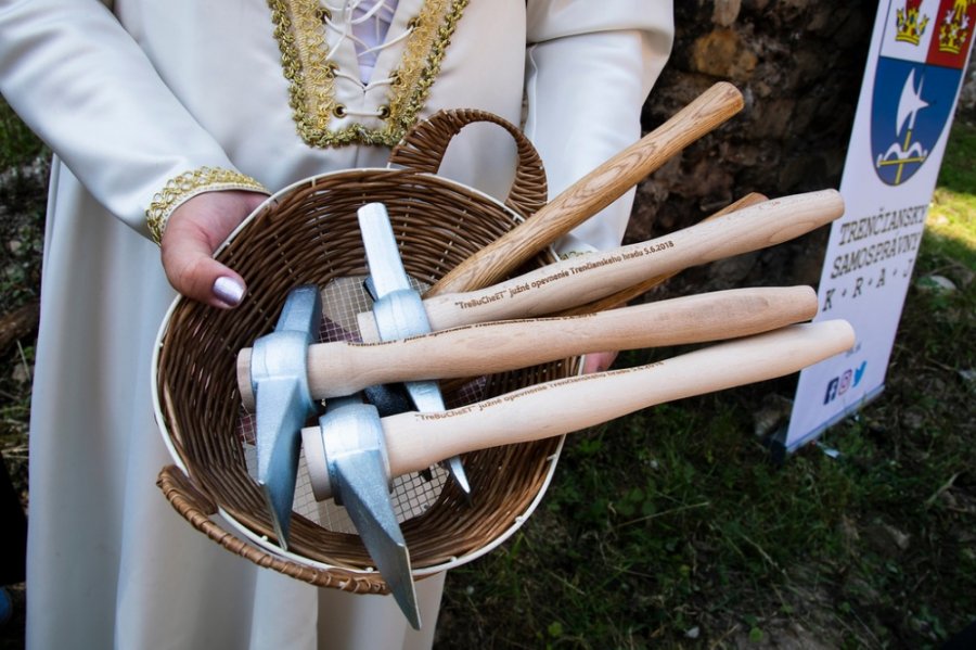 Trenčiansky hrad sa dočkal - začína sa rekonštrukcia južného opevnenia, pribudne aj nový vstup, foto 3