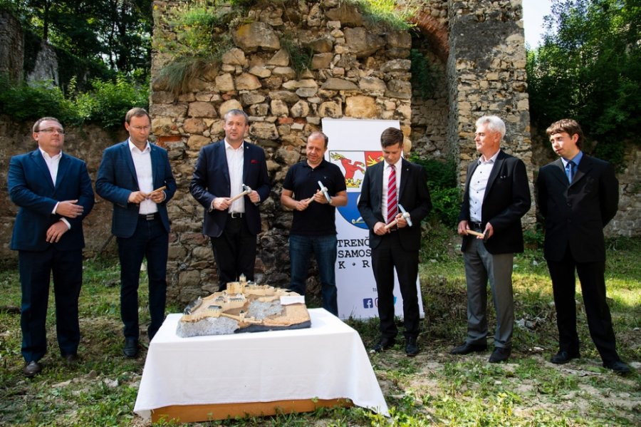 Trenčiansky hrad sa dočkal - začína sa rekonštrukcia južného opevnenia, pribudne aj nový vstup, foto 4