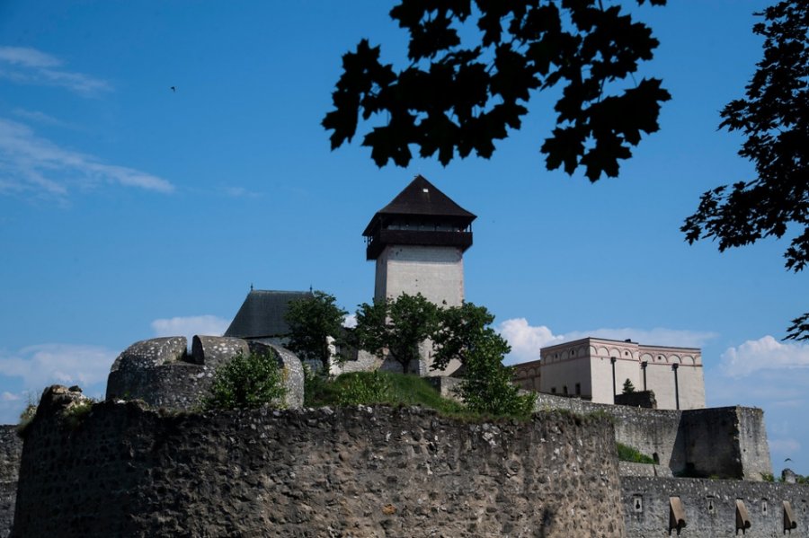 Trenčiansky hrad sa dočkal - začína sa rekonštrukcia južného opevnenia, pribudne aj nový vstup, foto 9