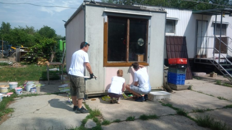 Aj v meste Trenčín dnes pomáhali dobrovoľníci z viacerých firiem v rámci projektu Naše Mesto, foto 25
