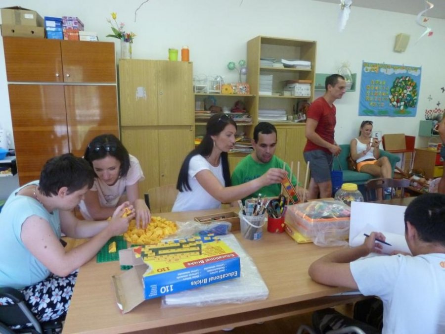 Klientov DSS Púchov - Nosice potešila návšteva dobrovoľníkov, absolvovali spolu kopu aktivít, foto 5