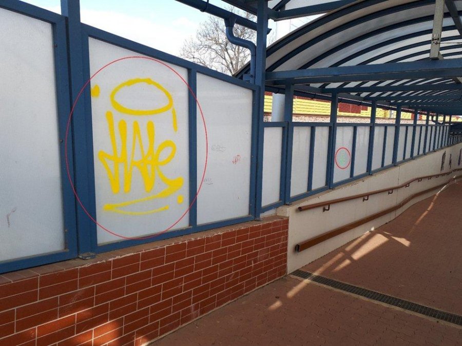 Sprejer v obci Ivanovce poškodil steny železničného podchodu, teraz čelí obvineniu, foto 3