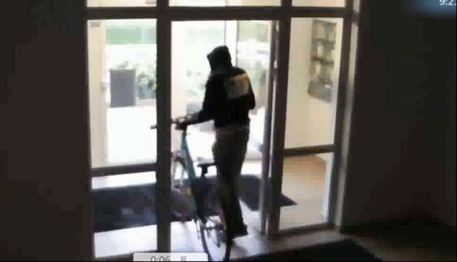 Neznámy páchateľ ukradol 2 bicykle, polícia žiada verejnosť o pomoc pri pátraní, foto 1