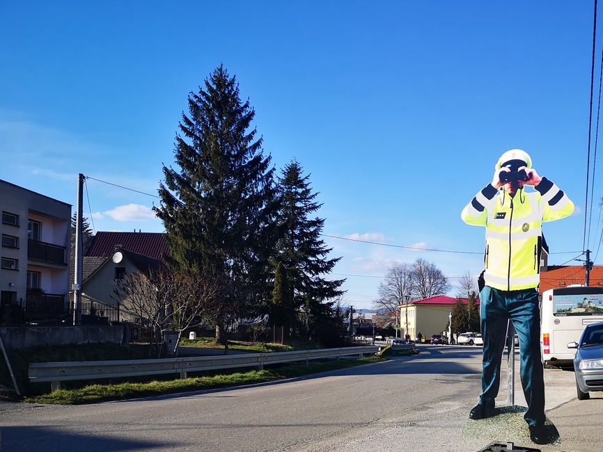 FOTO: Po slovách prešli k činom. Deti s rodičmi a seniormi zablokovali dopravu, foto 2