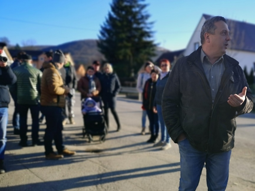 FOTO: Po slovách prešli k činom. Deti s rodičmi a seniormi zablokovali dopravu, foto 4