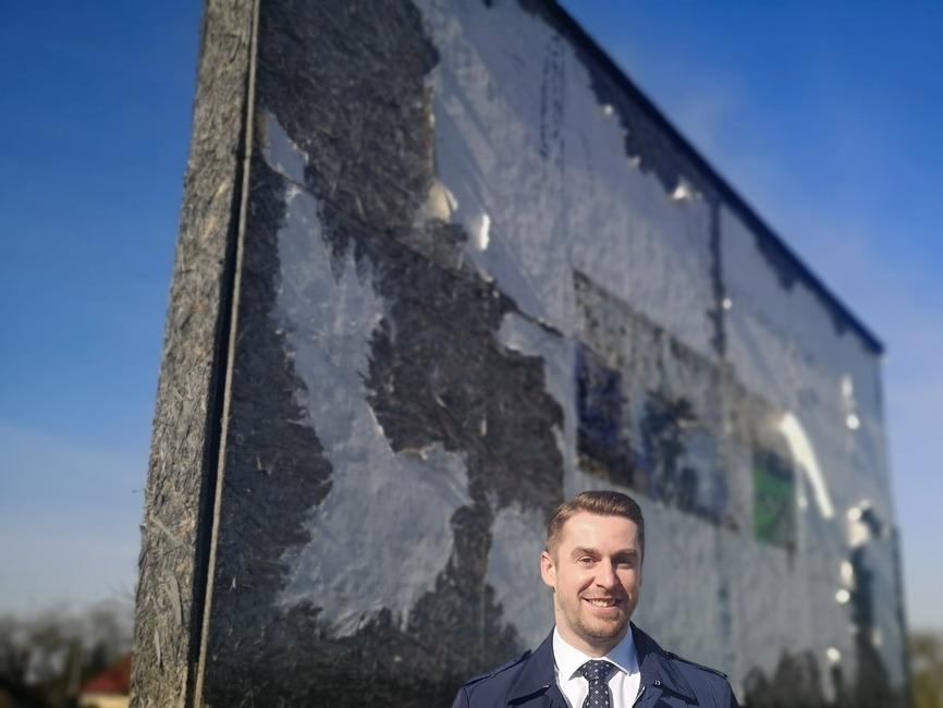 FOTO: V Dubnici nad Váhom čistili ulice od reklamného smogu. Odstránili 16 reklamných pútačov, foto 4