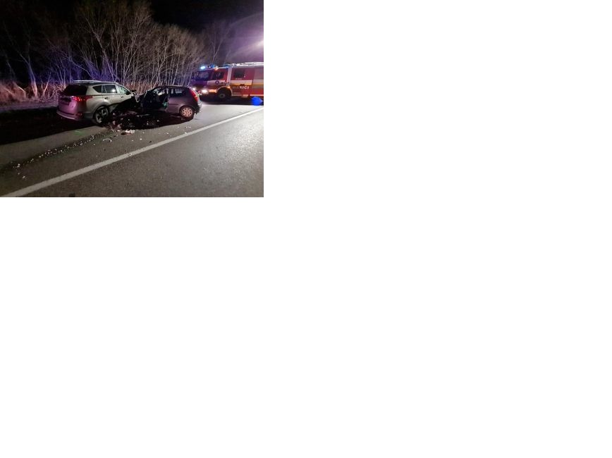 FOTO: Dvojnásobná nehoda pri obci Bzince pod Javorinou, foto 1