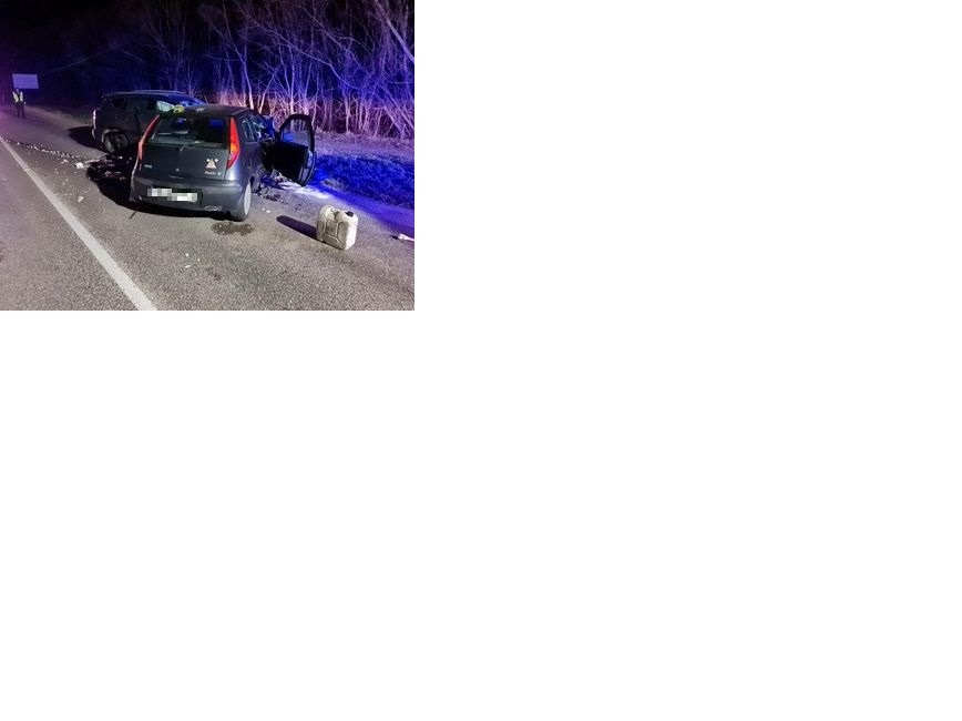 FOTO: Dvojnásobná nehoda pri obci Bzince pod Javorinou, foto 4