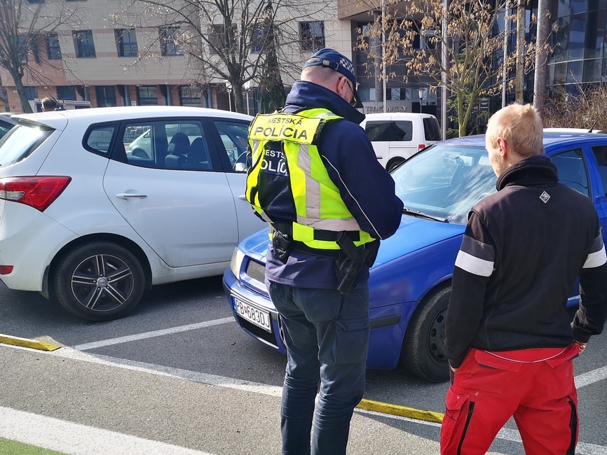 FOTO: Parkovacia politika v Trenčíne pod paľbou kritiky. Mestský poslanec sa obrátil na prokuratúru. , foto 1