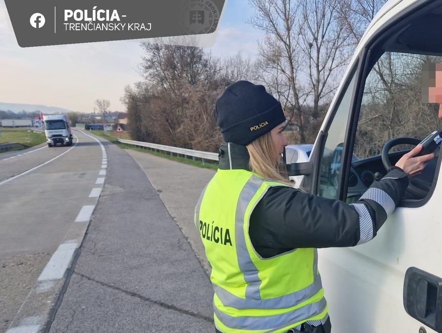 FOTO: Policajti si posvietili na nezodpovedných vodičov. Za  4 hodiny zistili desiatky priestupkov, foto 1