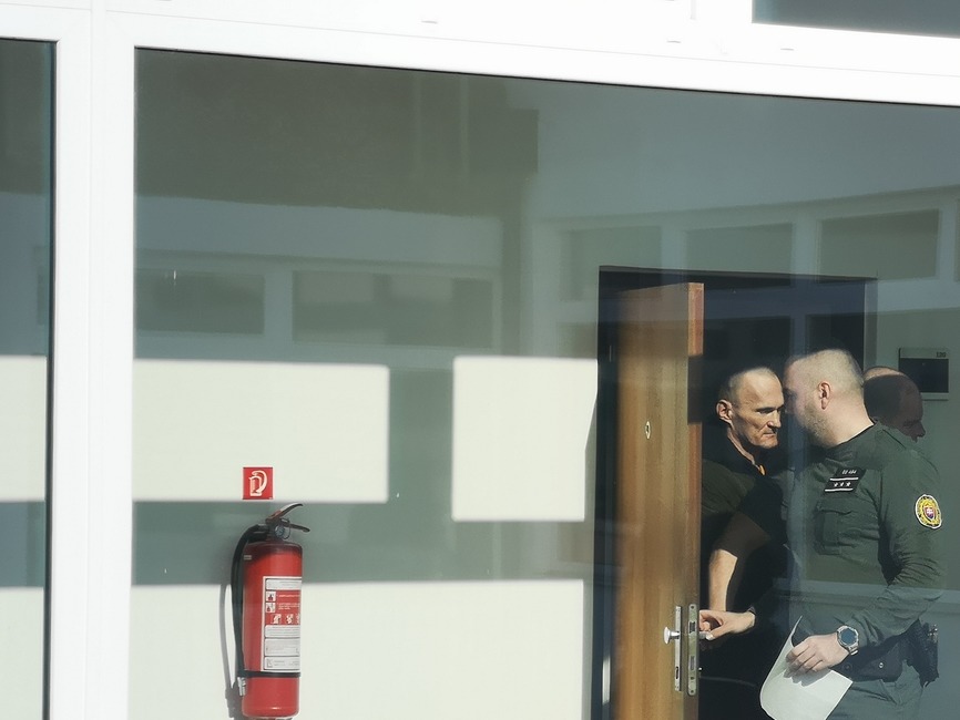 FOTO: Recidivista, ktorý mal podpáliť svoju priateľku zo žiarlivosti vyfasoval 7 a polročný trest, foto 2