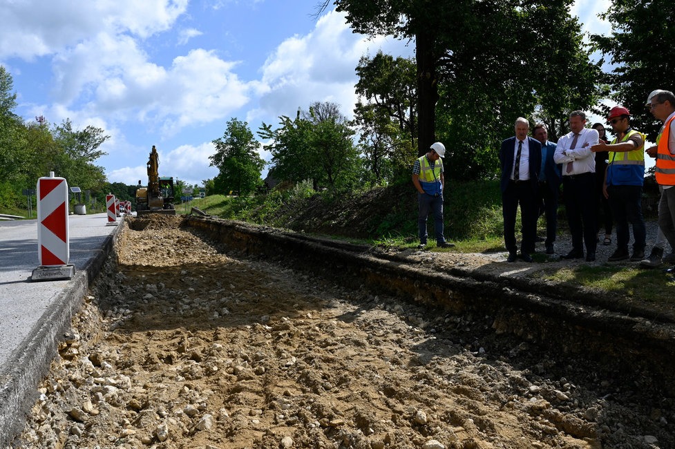 FOTO: Úsek medzi Myjavou a Novým Mestom nad Váhom v druhej etape rekonštrukcie, foto 9