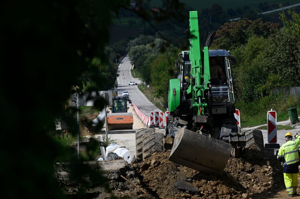 FOTO: Úsek medzi Myjavou a Novým Mestom nad Váhom v druhej etape rekonštrukcie, foto 12