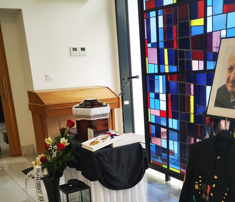 FOTO: V Prievidzi sa rozlúčili s najstarším československým baníkom. Prišla aj čestná stráž , foto 3