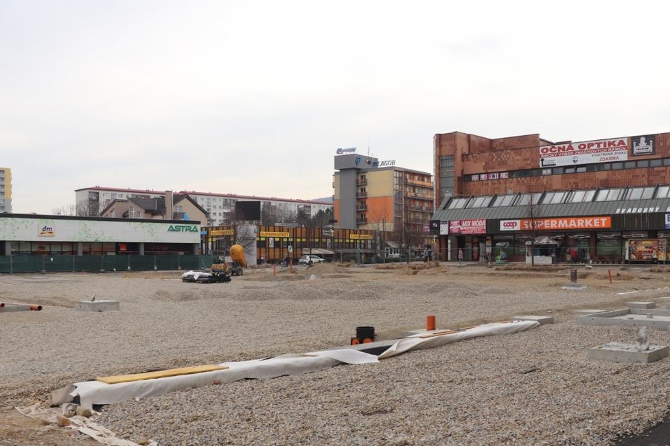 FOTO: Dubničania by sa vynoveného námestia mohli dočkať už v auguste. Práce podľa mesta pokračujú podľa harmonogramu, foto 1