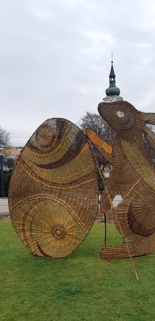FOTO: Blížiacu sa Veľkú noc v Starej Turej bude pripomínať umelecké dielo z rúk známeho košíkára, foto 5