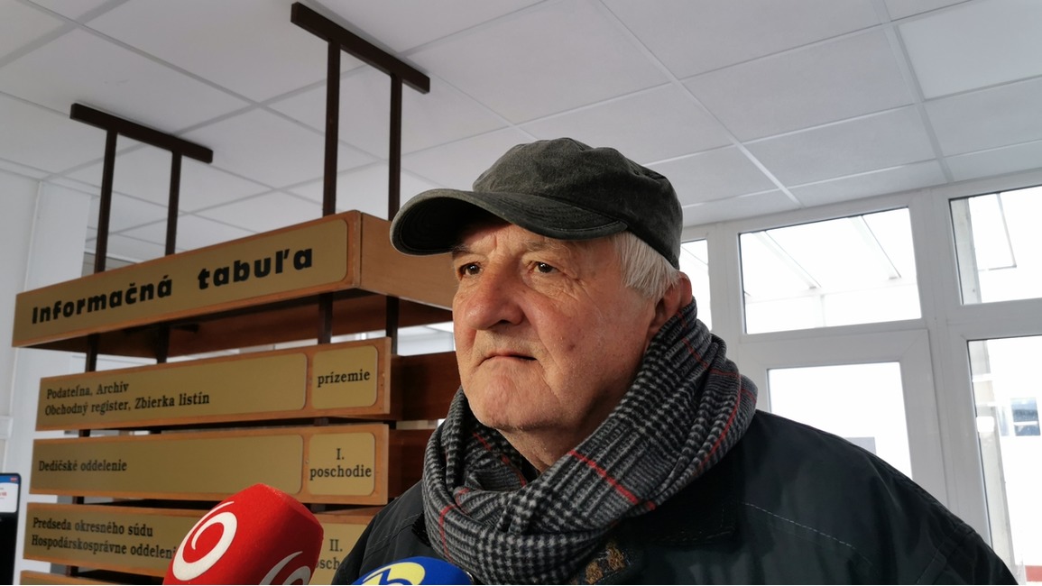 FOTO: Kuriózna krádež: Mladík ukradol dôchodcovi „ľadvinku“ s medailónkami Panny Márie. Na súde sa kajal , foto 3