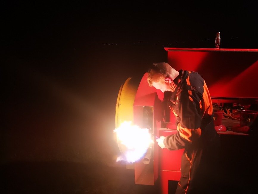 FOTO: Do ochrany úrody pred mrazom nasadili ovocinári aj moderné technológie. V sade horeli ohne a lietali drony, foto 5