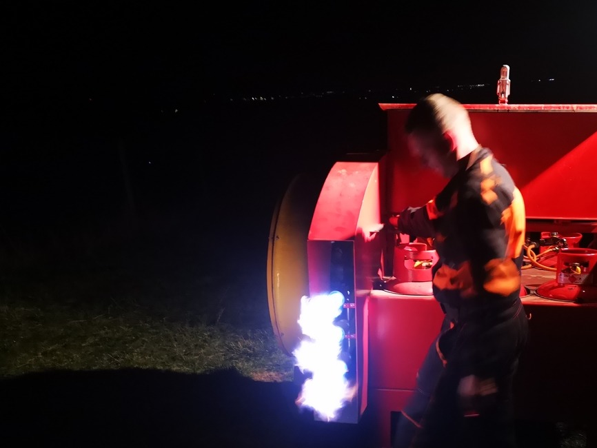 FOTO: Do ochrany úrody pred mrazom nasadili ovocinári aj moderné technológie. V sade horeli ohne a lietali drony, foto 6