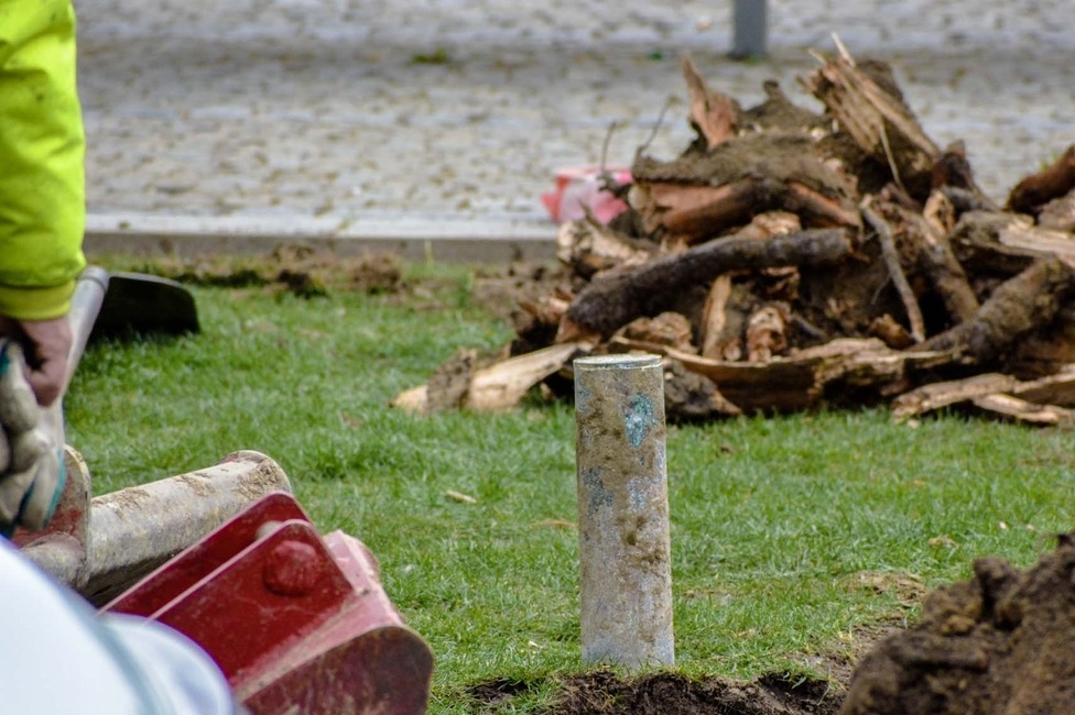 FOTO: Na Mierovom námestí objavili tubus s odkazom, foto 6