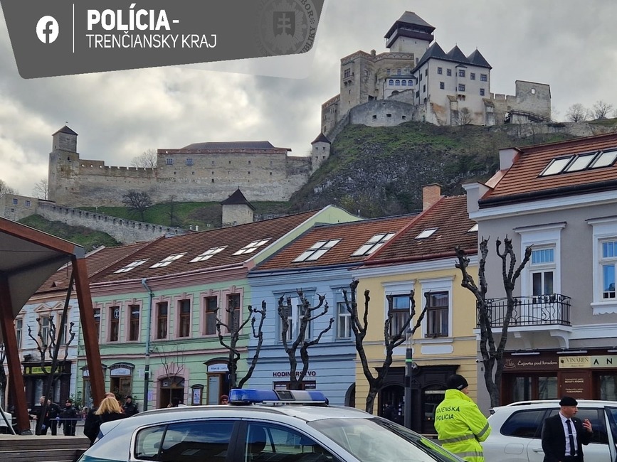 FOTO: Trenčín je momentálne najstráženejším mestom na Slovensku. V uliciach sú desiatky policajtov aj vojakov , foto 3