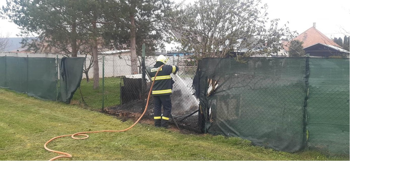 FOTO: Poplach v Skačanoch. Zasahovať museli miestni dobrovoľní hasiči , foto 1