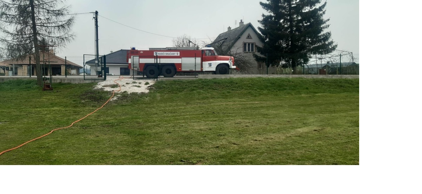 FOTO: Poplach v Skačanoch. Zasahovať museli miestni dobrovoľní hasiči , foto 3