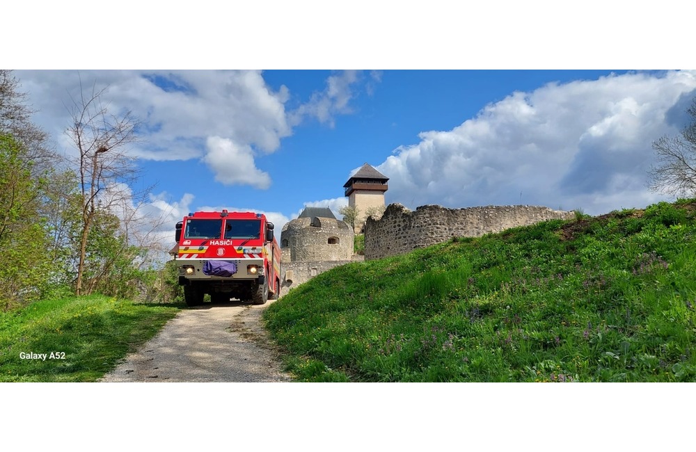 FOTO: Cvičný zásah hasičov na Trenčianskom hrade, foto 4
