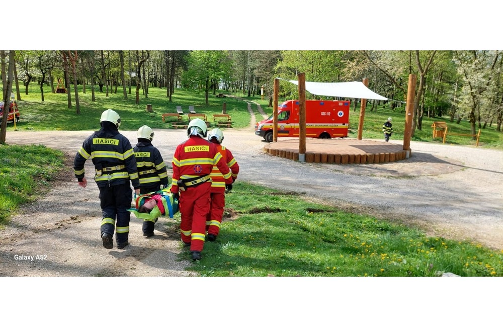 FOTO: Cvičný zásah hasičov na Trenčianskom hrade, foto 5